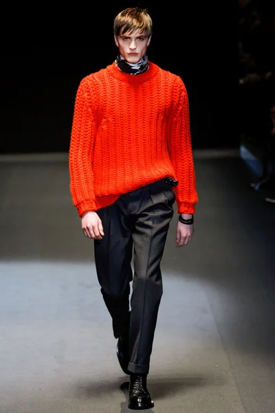 Look 32